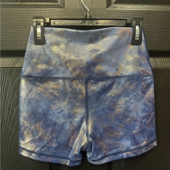 AERIE Blue Tie-Dye Women's Shorts - Picture 2 of 4